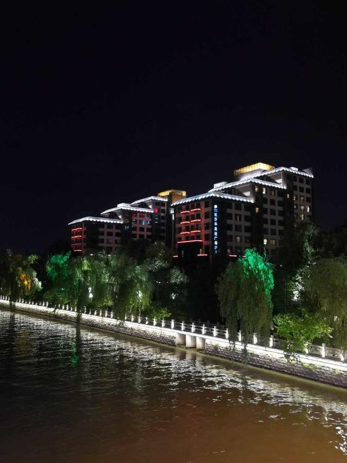 Ramada Casa Hotel Янчжоу Экстерьер фото